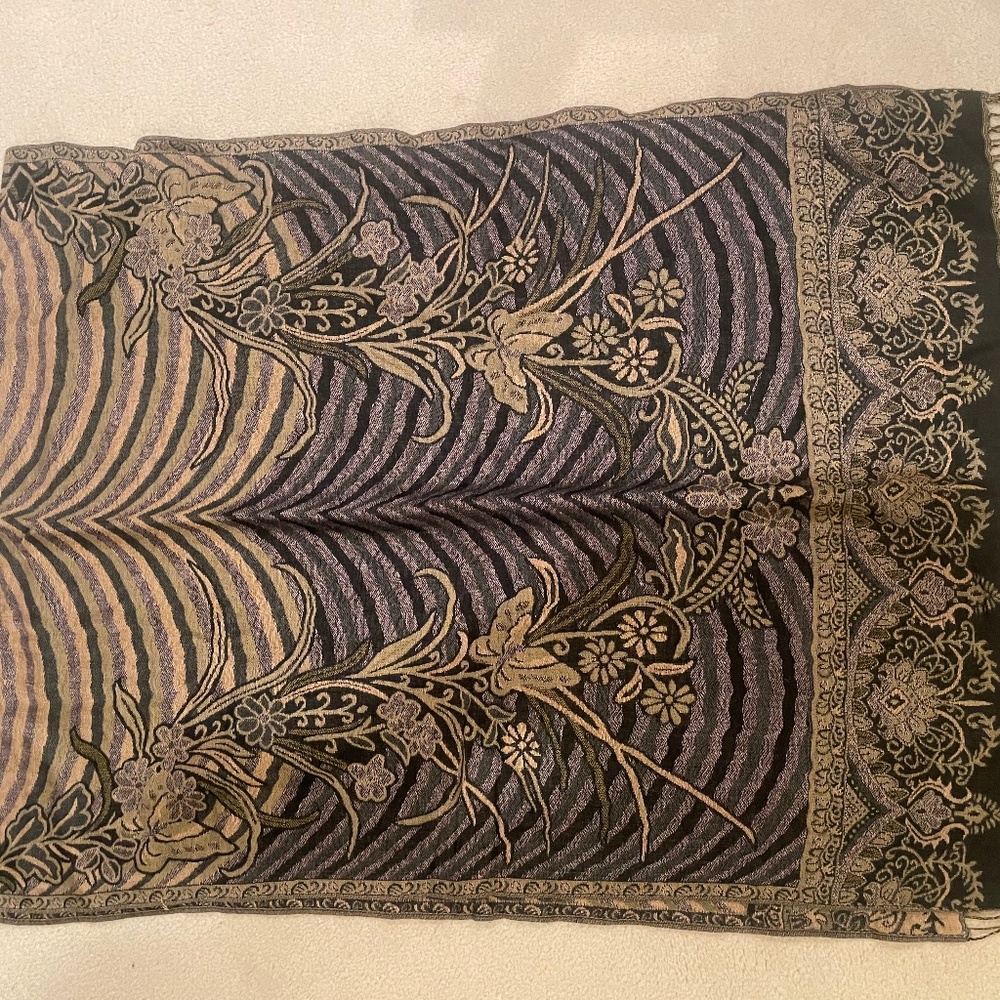 Vintage scarf with flower pattern